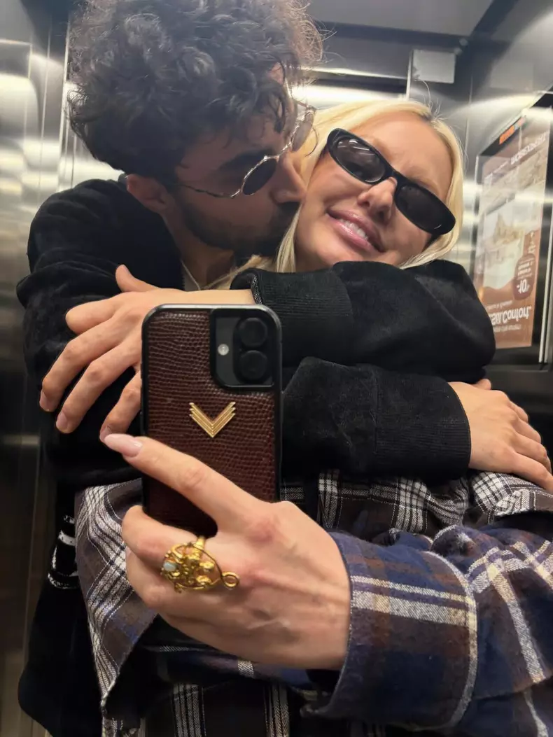 alexandra stan selfie cu iubitul