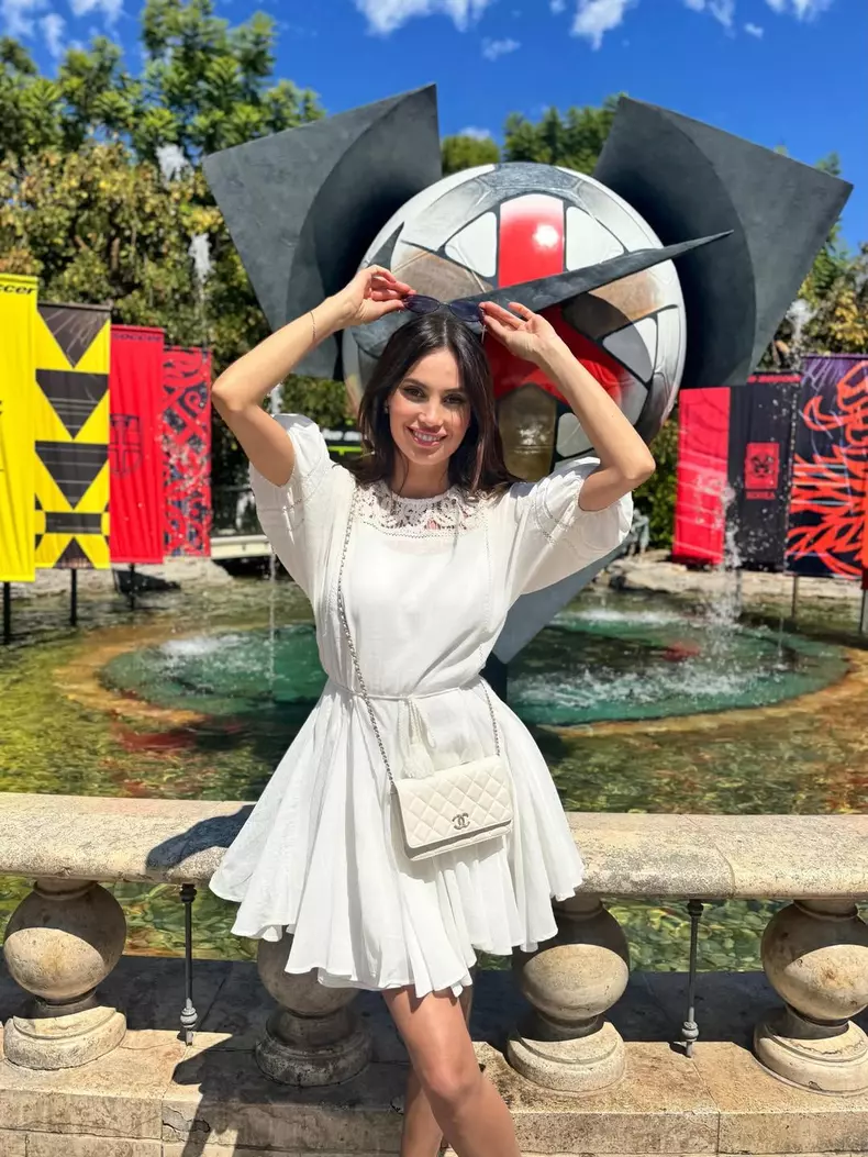 alina puscau in rochita