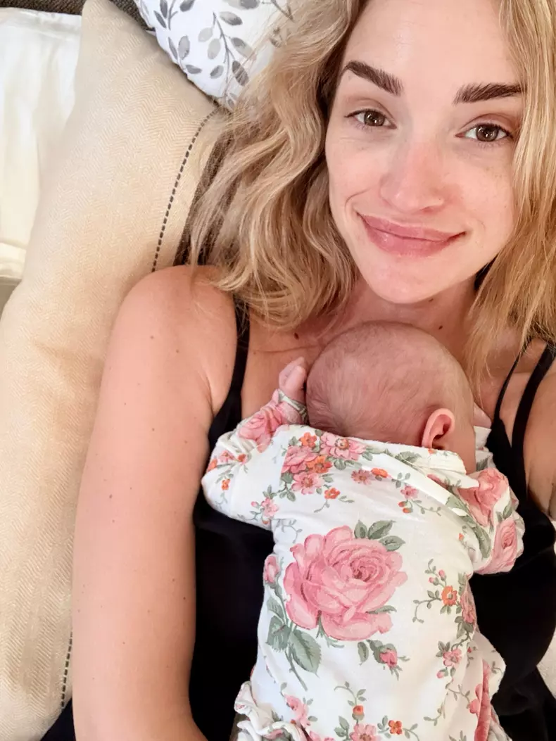 Brianne Howey din „Ginny & Georgia” și a doua fetiță