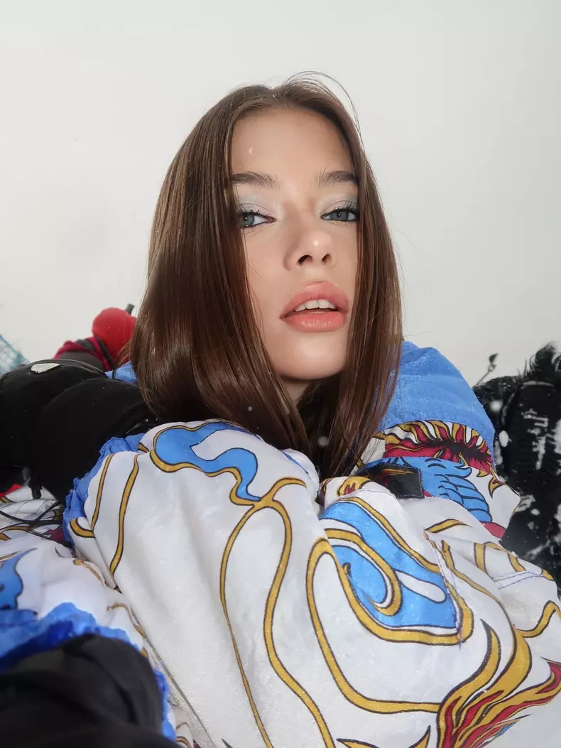 mikaela albu la 17