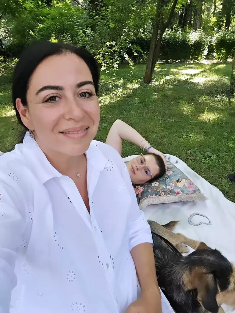 oana roman si isabela la picnic