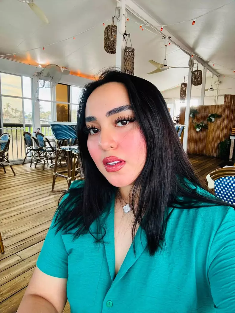 vanessa blanca in albastru