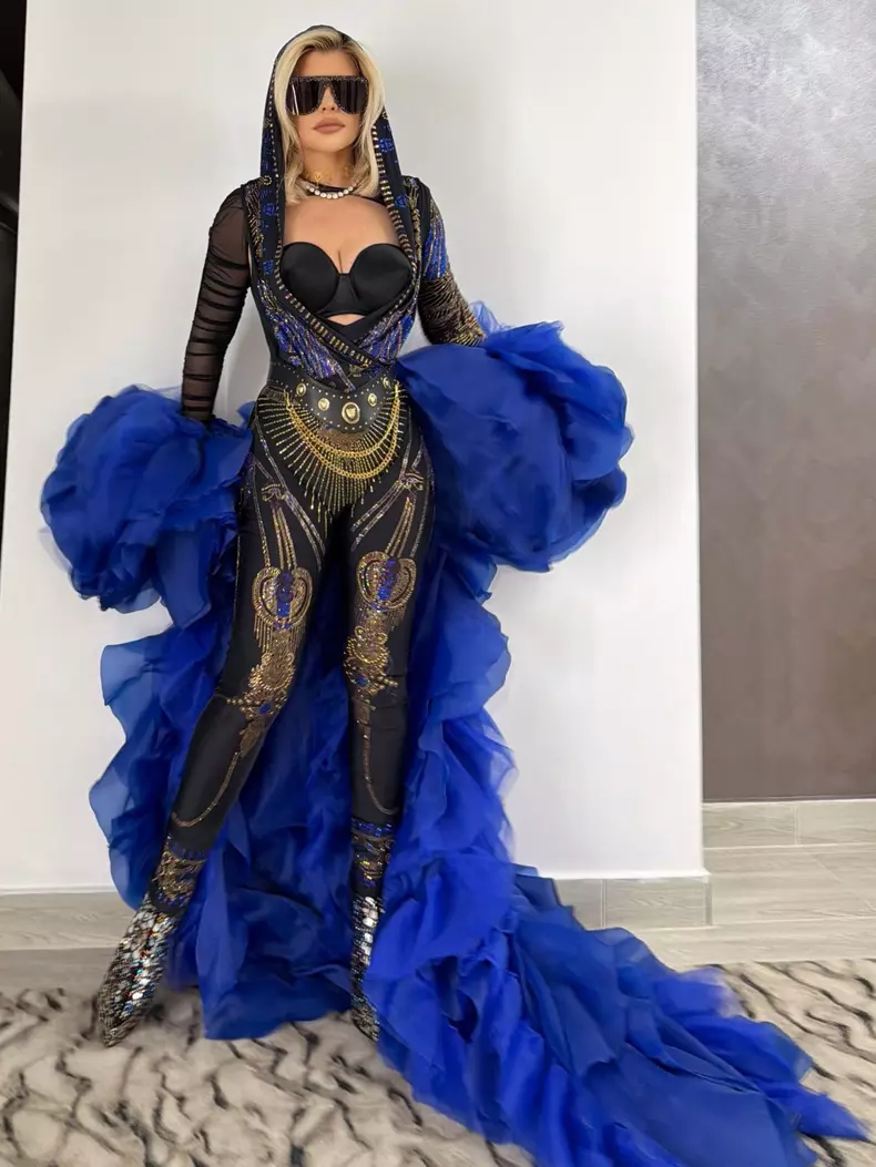 loredana tinuta sexy