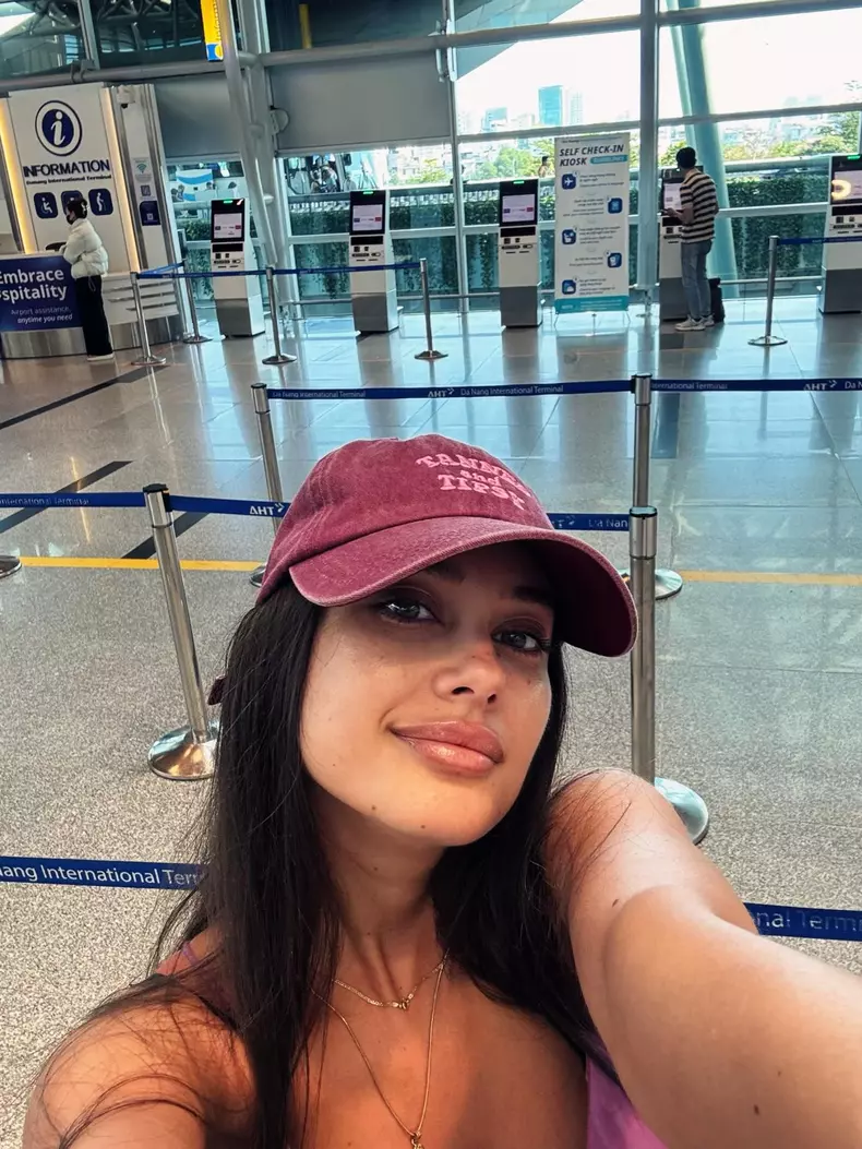 ana carmaciu in aeroport