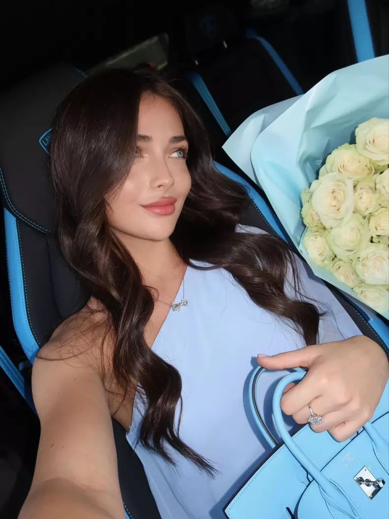 andreea bostanica in lamborghini