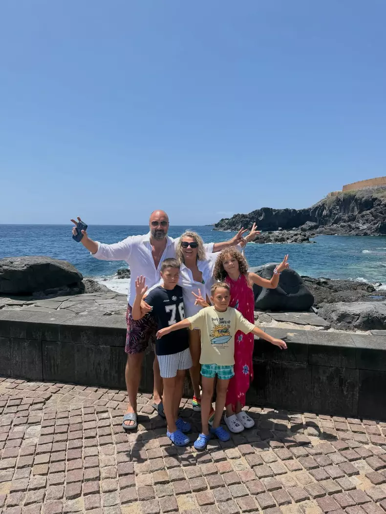 mirela vaida cu familia 1
