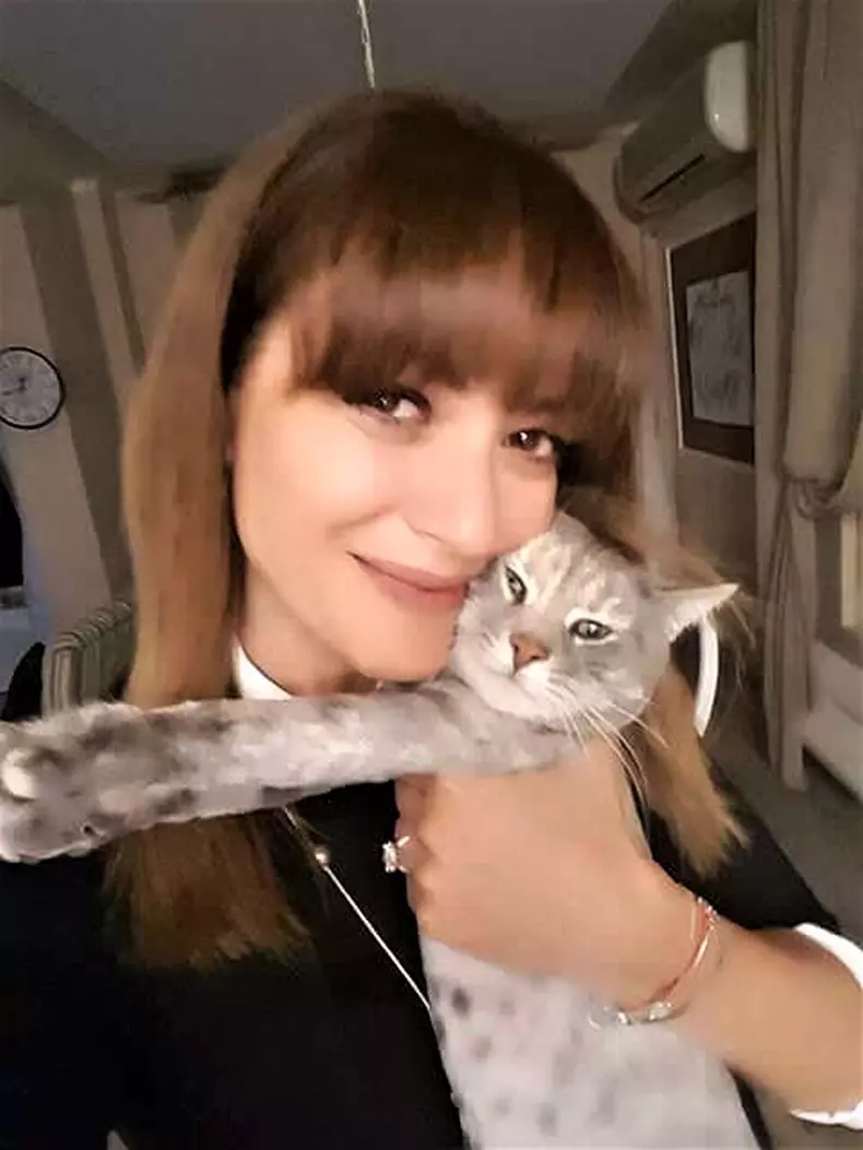 anca turcasiu pisica