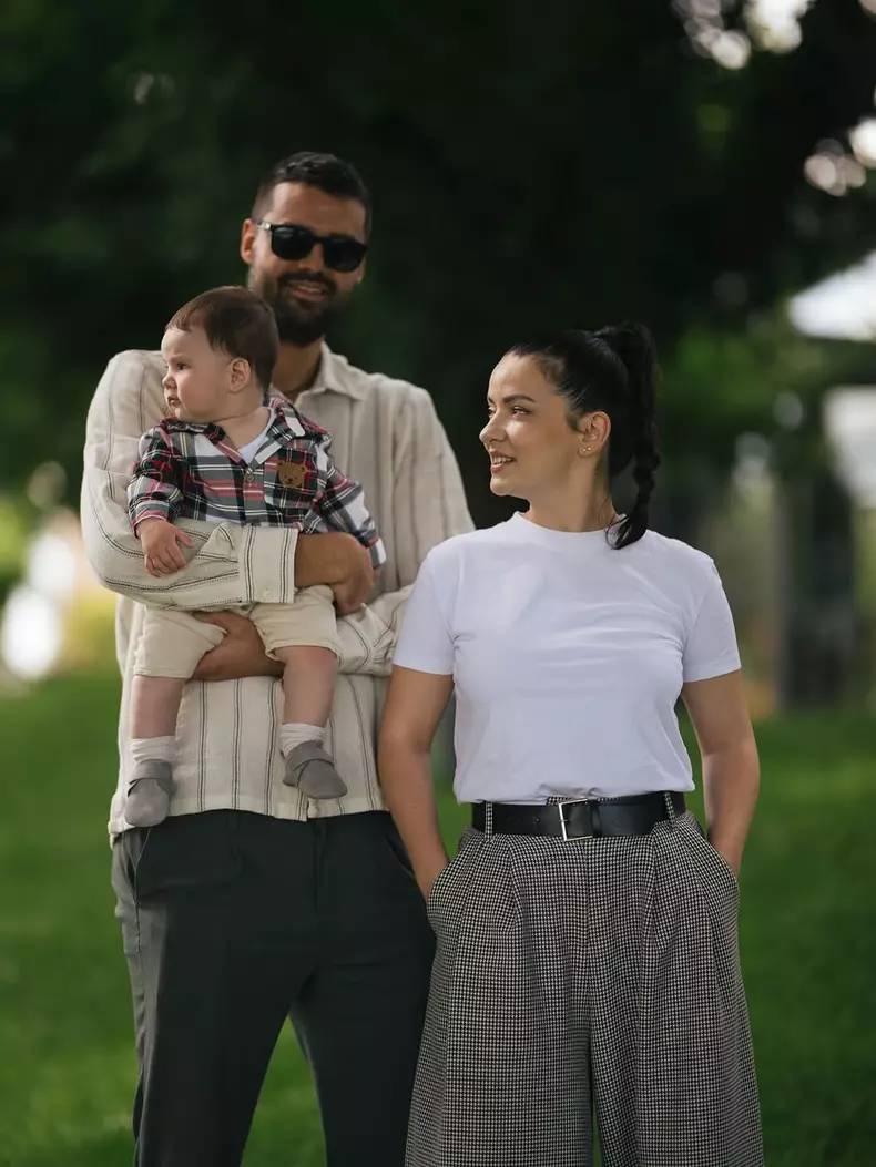 Anca Dinicu, imagini de familie alături de iubitul ei și fiul lor  (1)