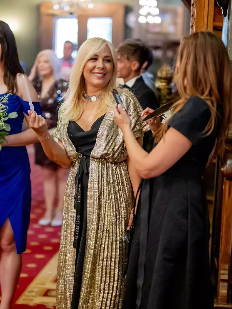 Julie, fiica Danei Săvuică, s-a căsătorit  (4)