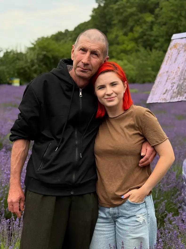 Cristina Ciobănașu, imagini cu părinții ei în lanul cu lavanda (7)