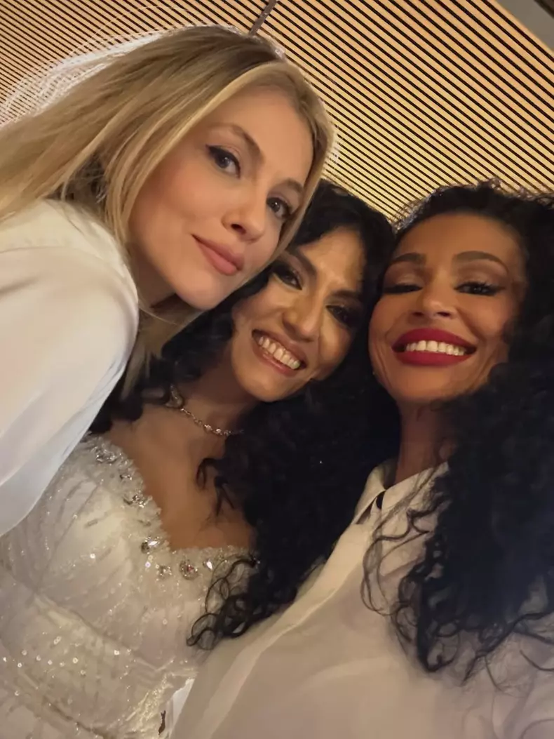 Andreea Ibacka, Doinița Oancea, majda și Augustin Viziru. 1