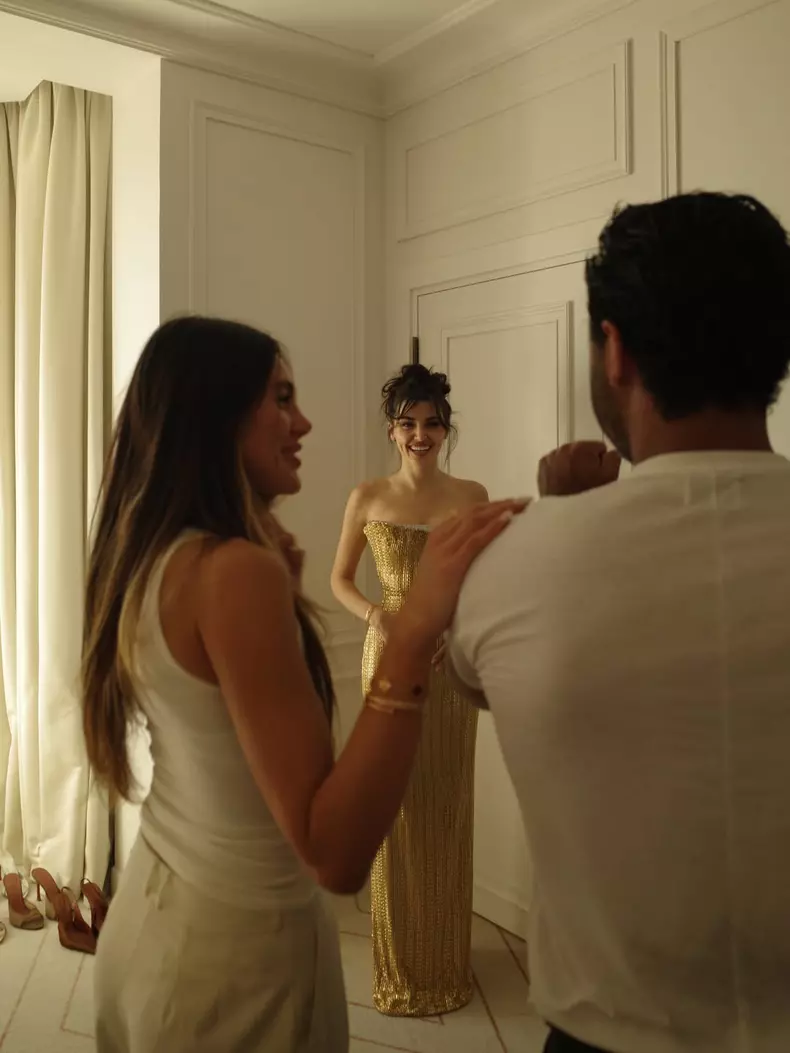 Hande-Erçel-cannes-2026 (4)