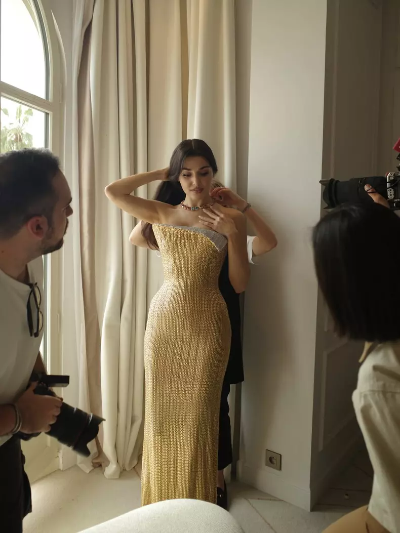 Hande-Erçel-cannes-2026 (6)