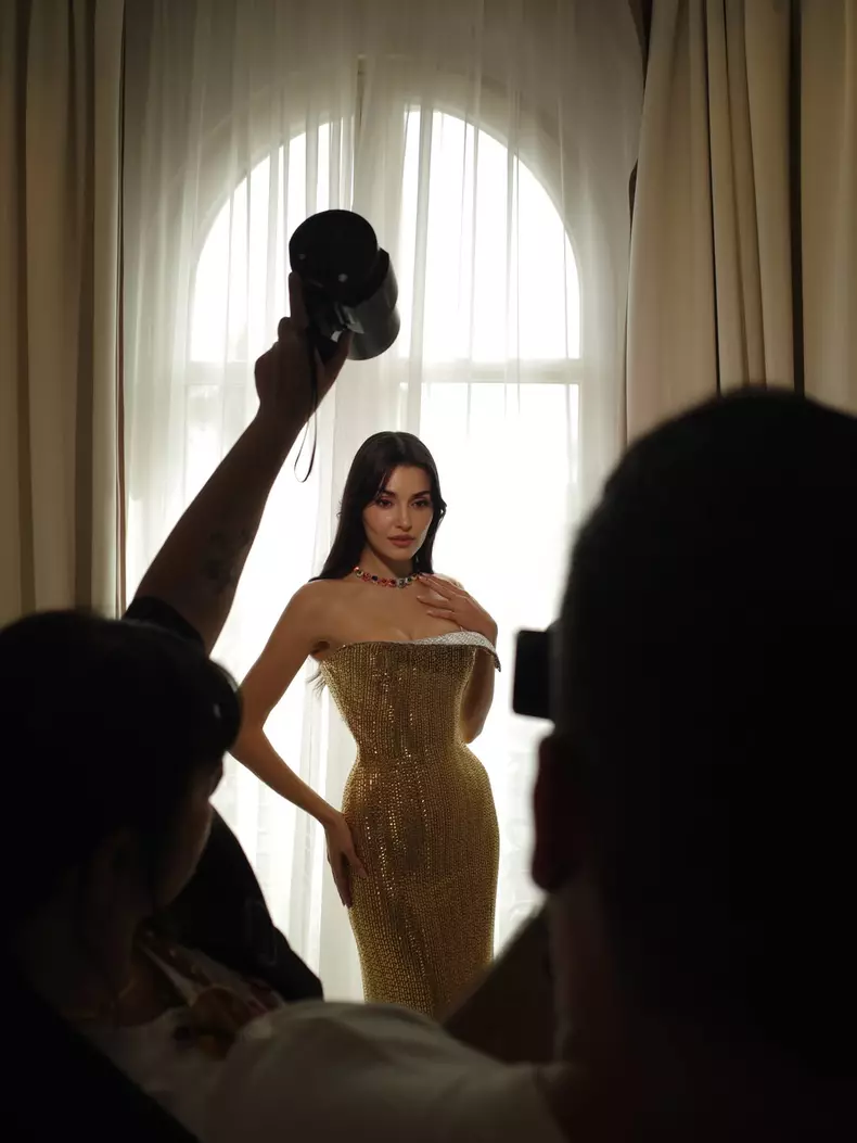 Hande-Erçel-cannes-2026 (8)