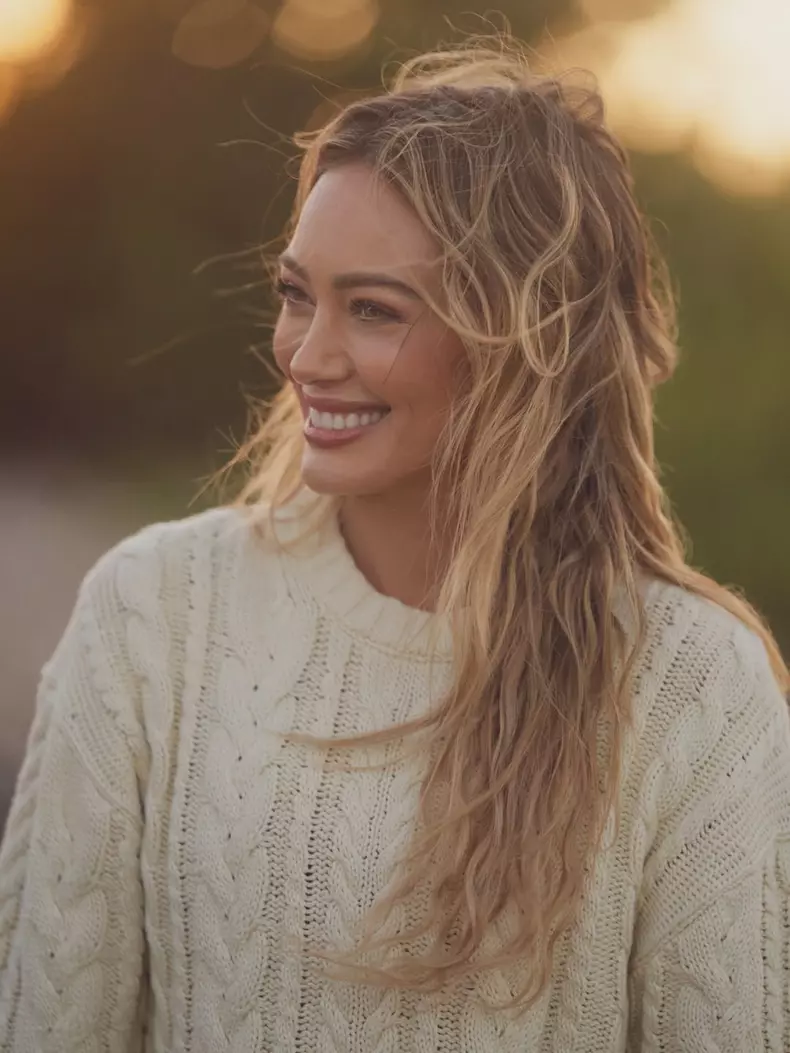 hilary-duff-costum-de-baie-sports-illustrated-2026 (5)