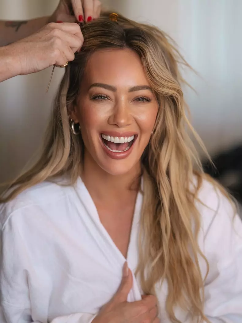 hilary-duff-costum-de-baie-sports-illustrated-2026 (9)