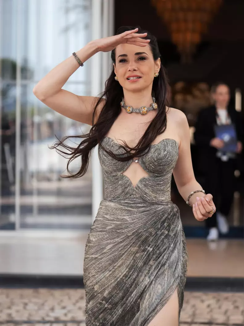 Özgü-Namal-cannes-2026 (1)
