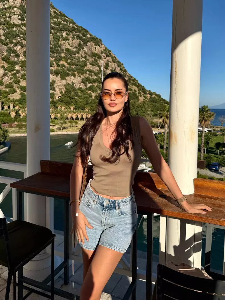 Fahriye-Evcen (1)