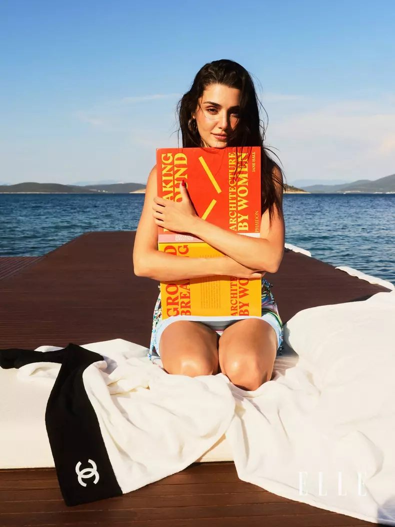 Hande-Erçel (3)