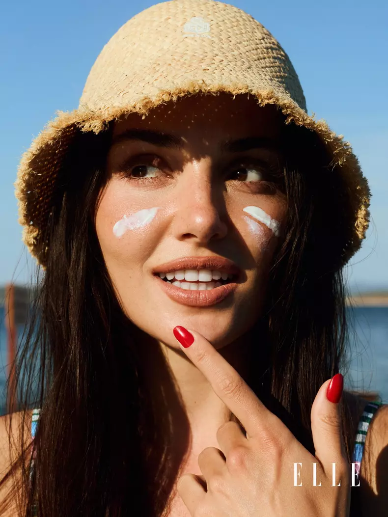 Hande-Erçel (5)