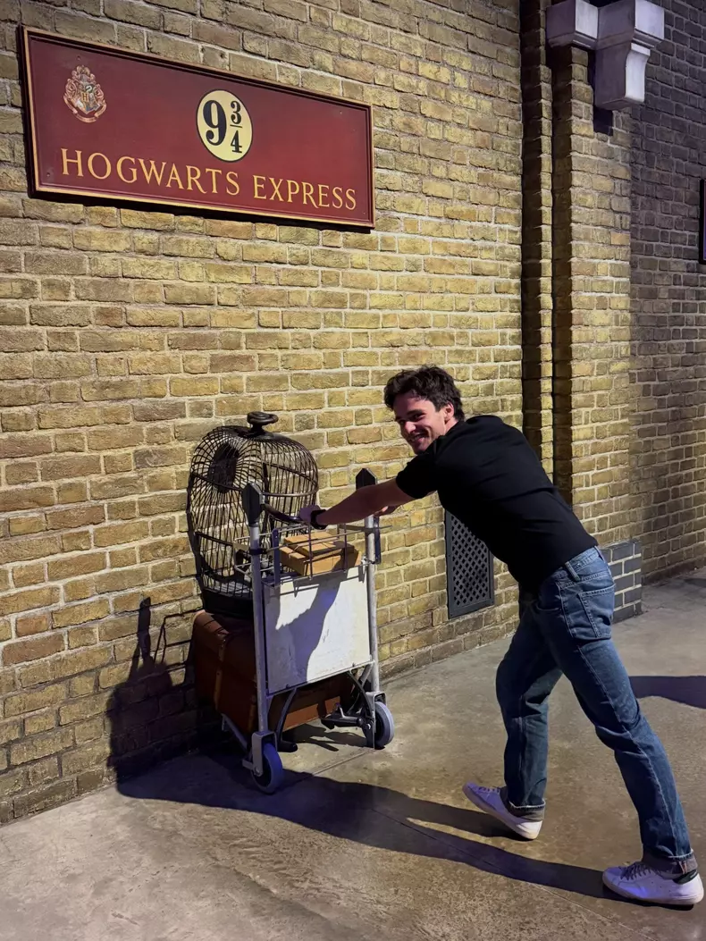 Stefan-Iancu-in-vizita-la-Harry-Potter-2