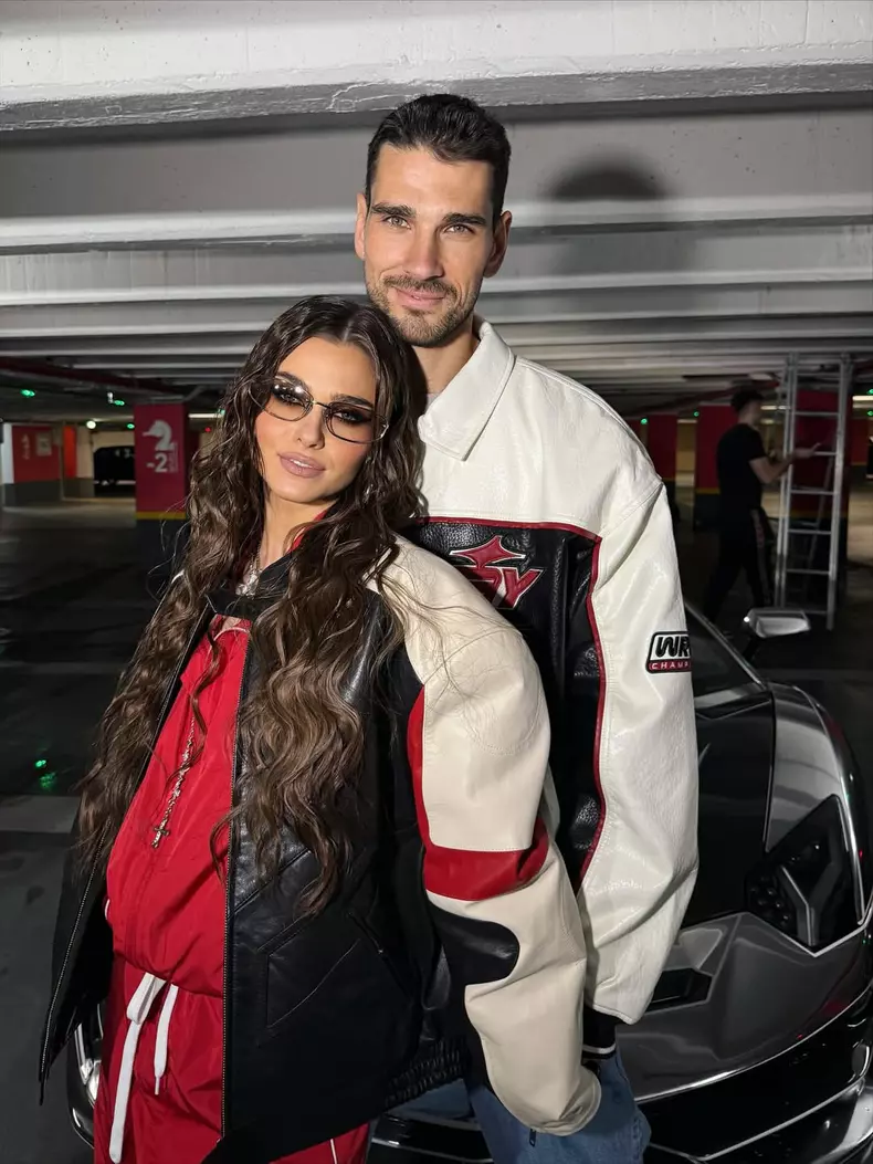 Theo Rose l-a dus pe fiul ei, Sasha, la filmările "Vocea României". Imaginile de familie au devenit virale