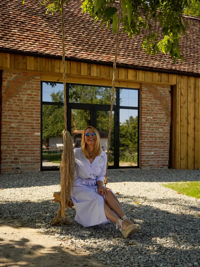 andreea-esca-a-lu-escana-camin-cultural-porumbacu (1)