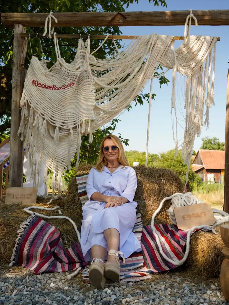 andreea-esca-a-lu-escana-camin-cultural-porumbacu (9)