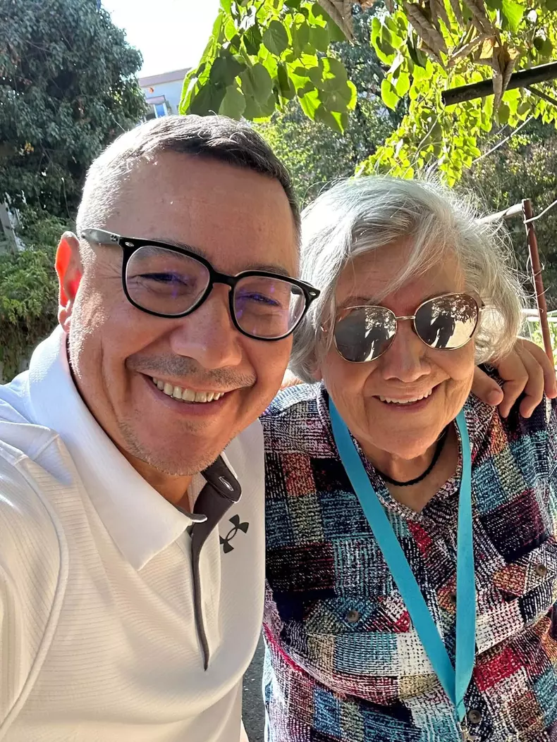 victor-ponta-imagine-cu-mama-lui (1)
