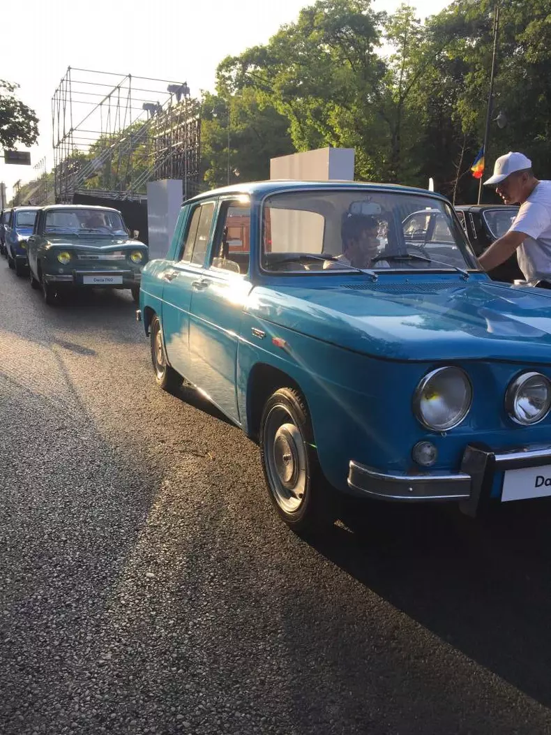 Dacia 50 de ani toate masinile parada004