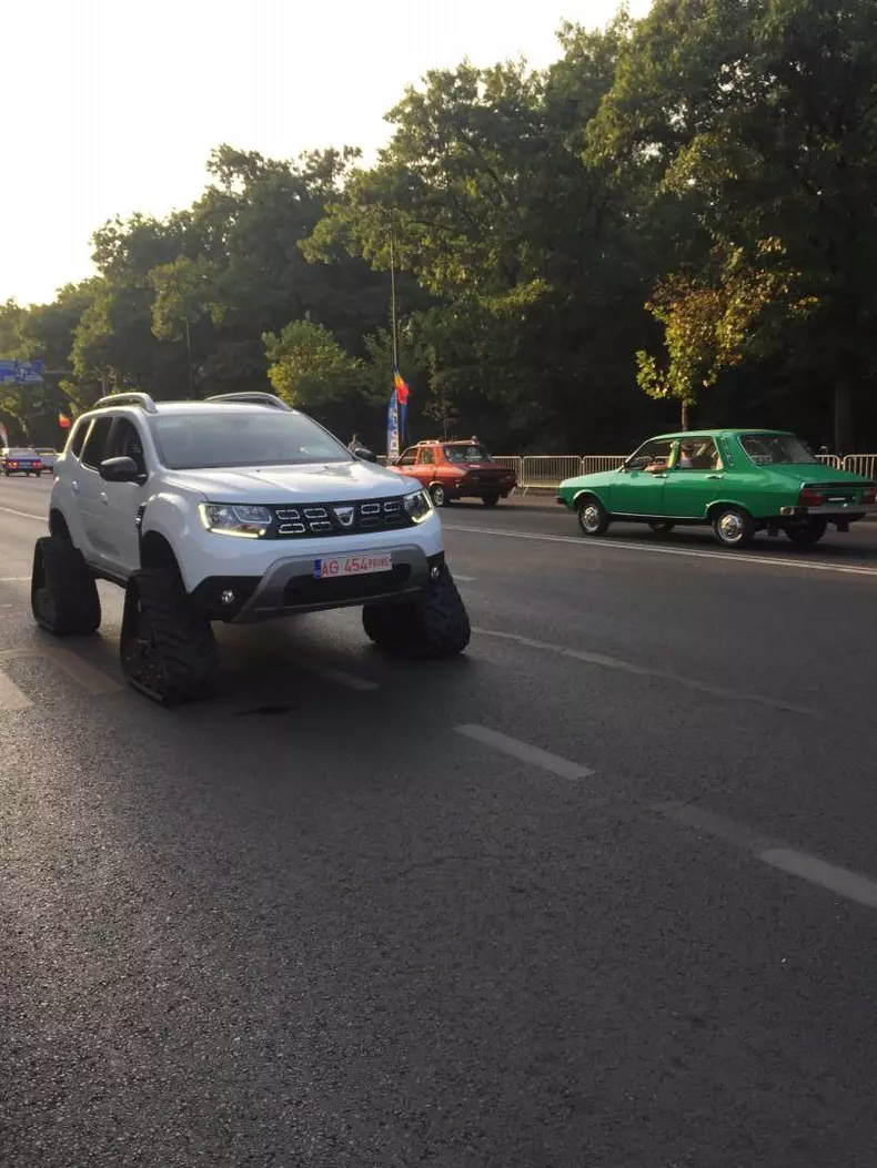 Dacia 50 de ani toate masinile parada020
