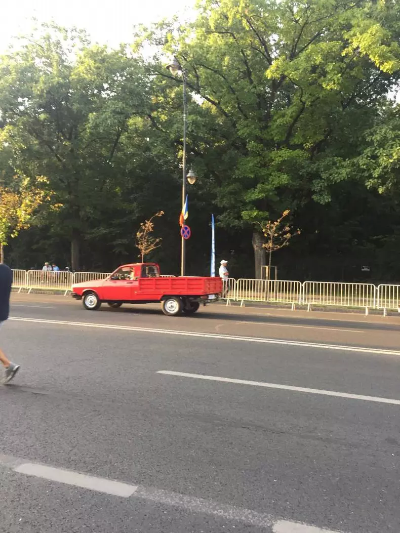 Dacia 50 de ani toate masinile parada030