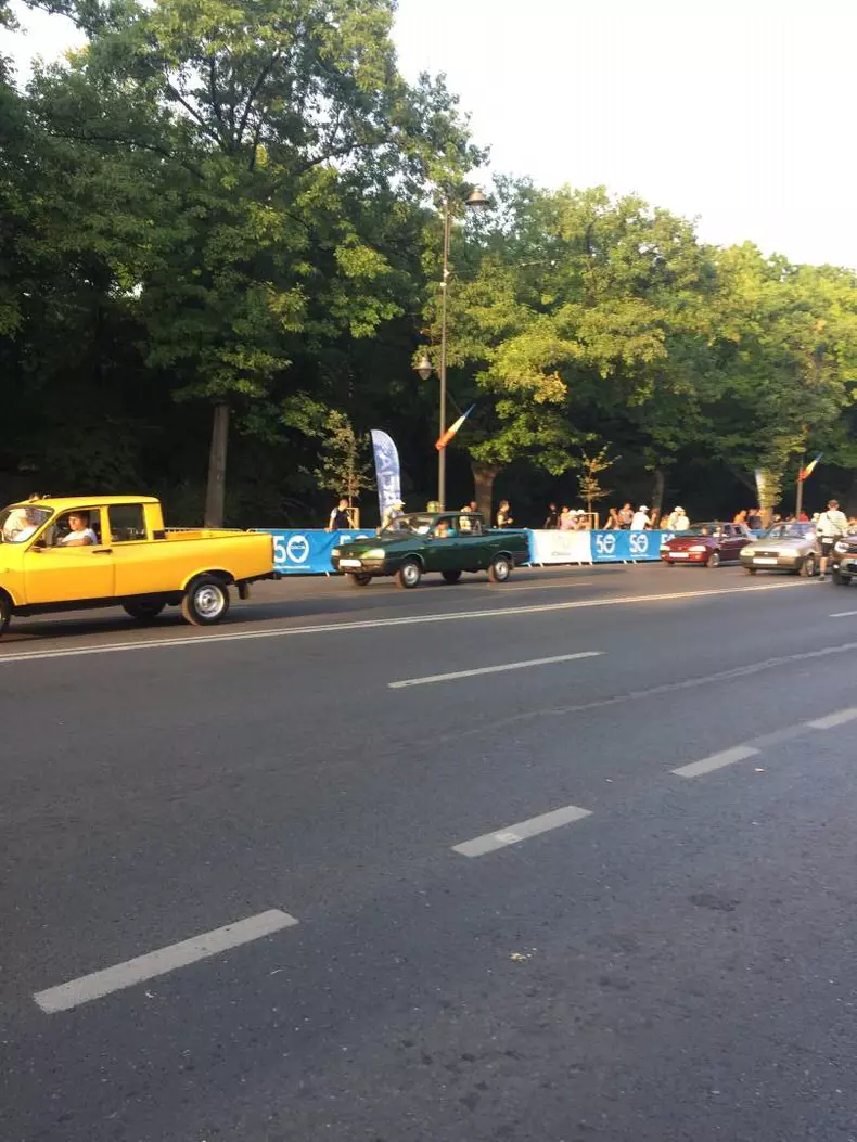 Dacia 50 de ani toate masinile parada031