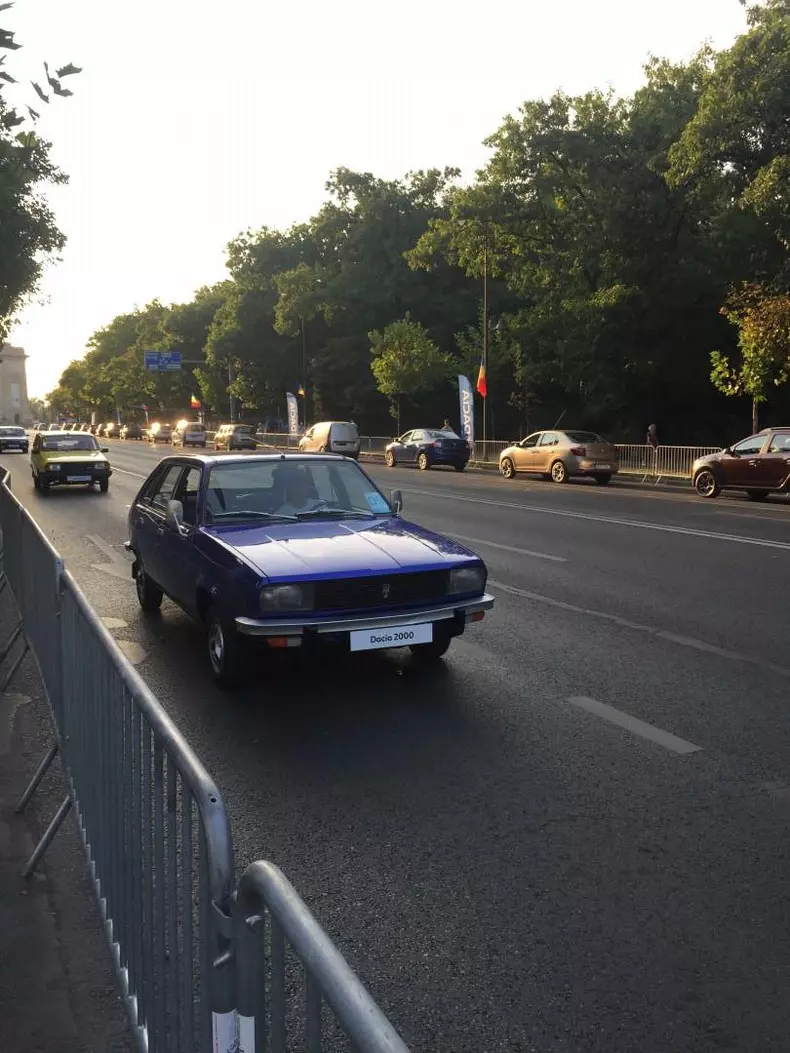 Dacia 50 de ani toate masinile parada035