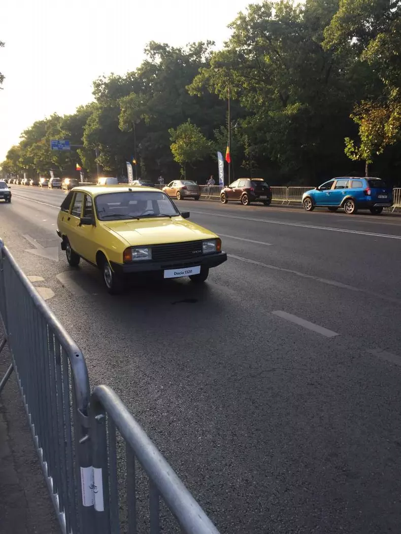 Dacia 50 de ani toate masinile parada036