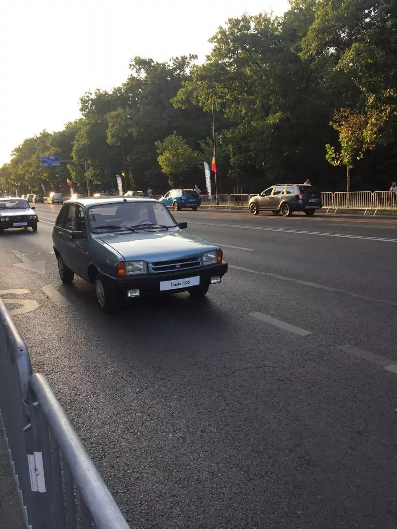 Dacia 50 de ani toate masinile parada038