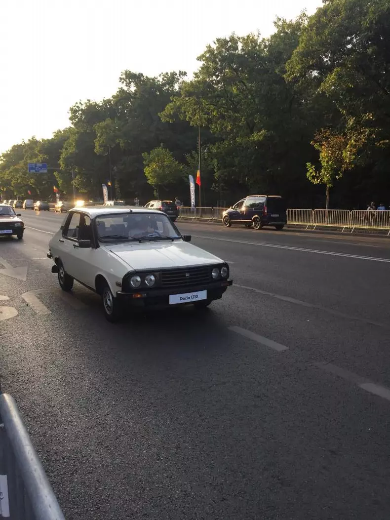 Dacia 50 de ani toate masinile parada039