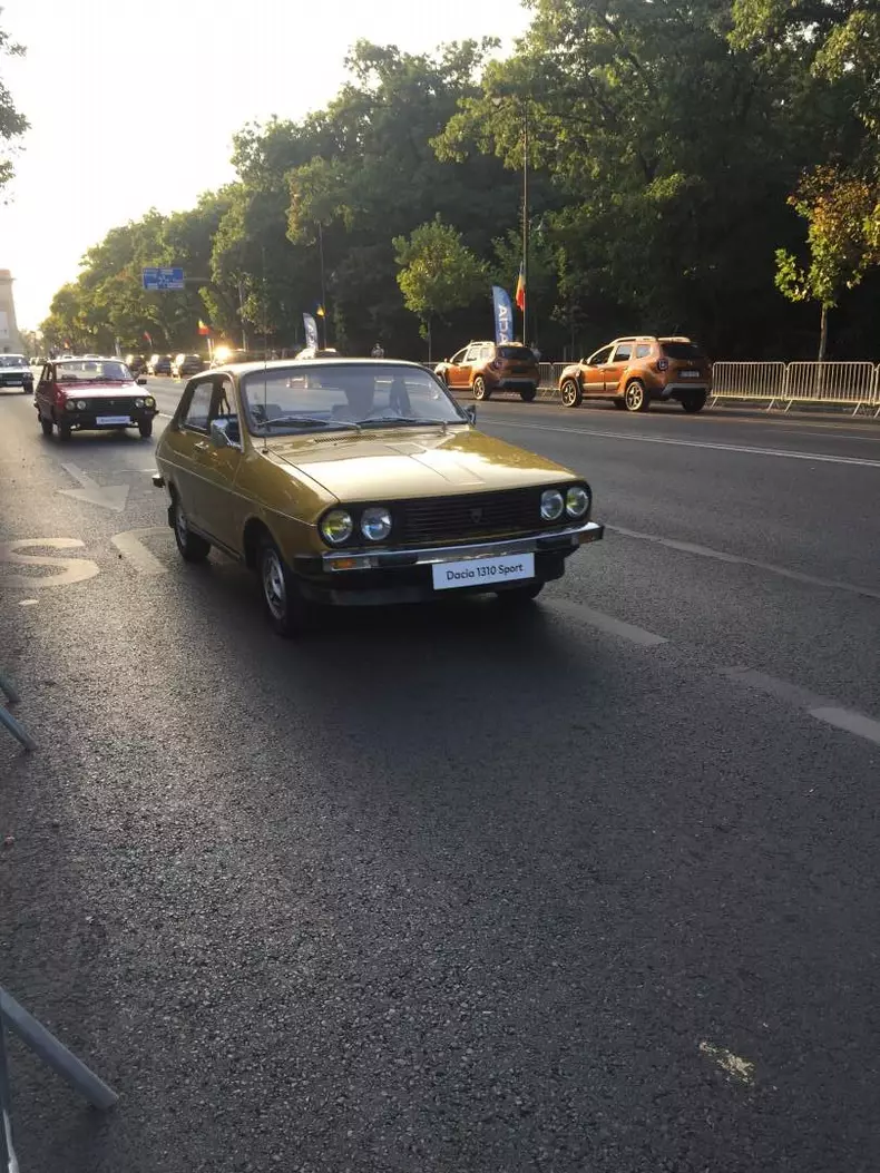 Dacia 50 de ani toate masinile parada043