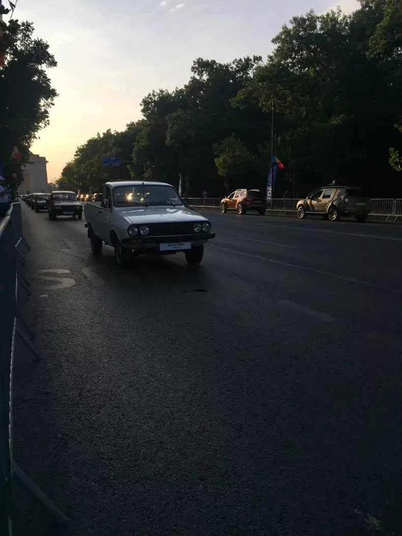 Dacia 50 de ani toate masinile parada045