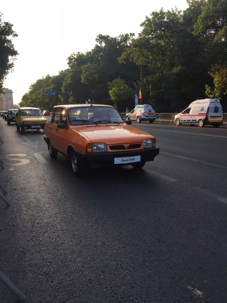 Dacia 50 de ani toate masinile parada047