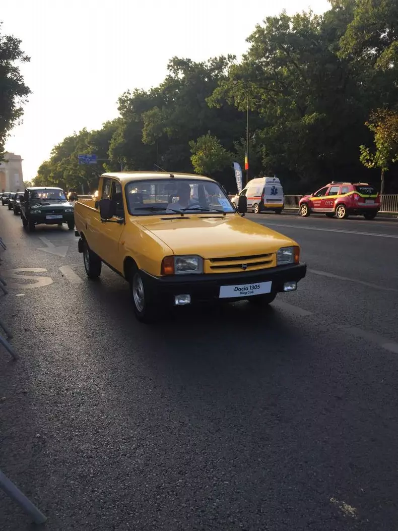 Dacia 50 de ani toate masinile parada048