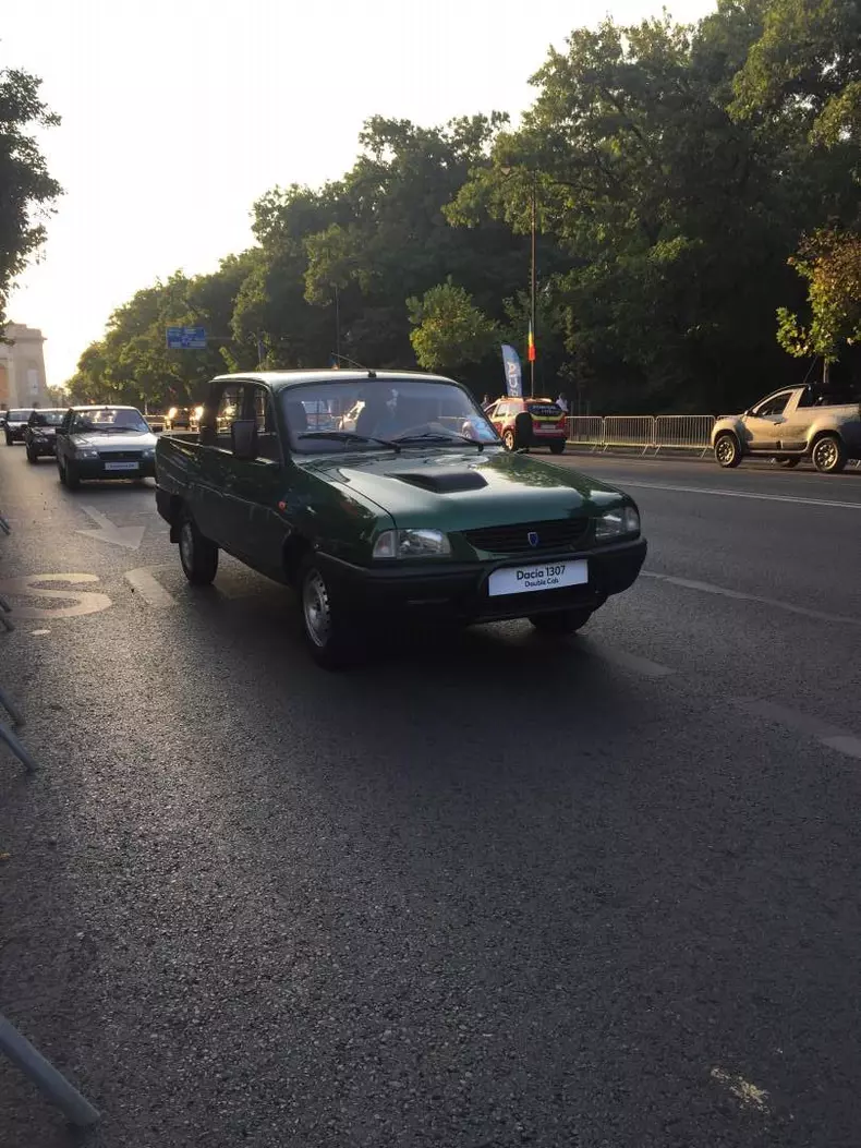 Dacia 50 de ani toate masinile parada049