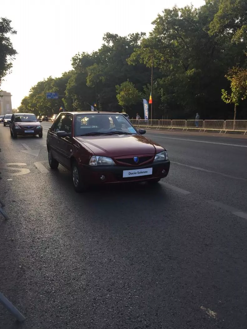 Dacia 50 de ani toate masinile parada051