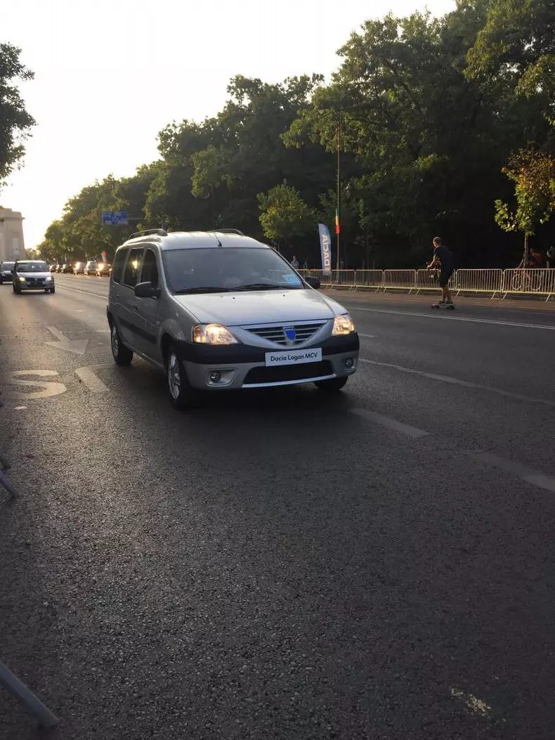 Dacia 50 de ani toate masinile parada053