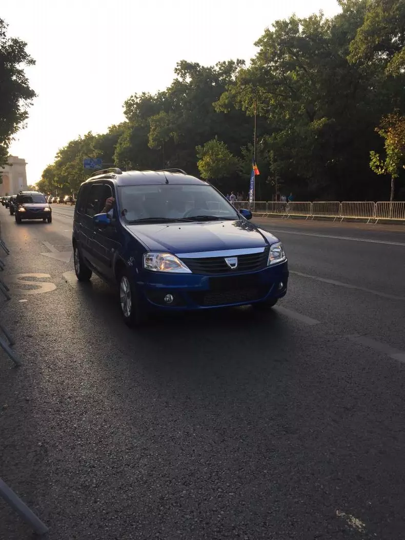 Dacia 50 de ani toate masinile parada055