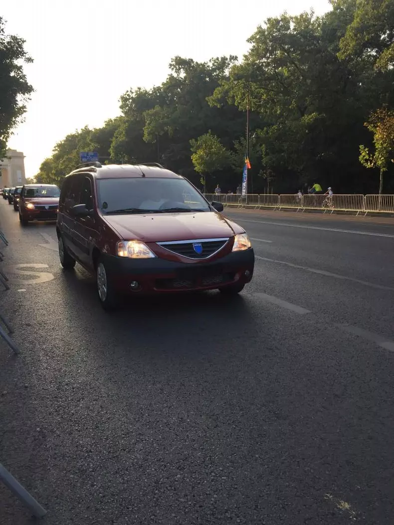 Dacia 50 de ani toate masinile parada056