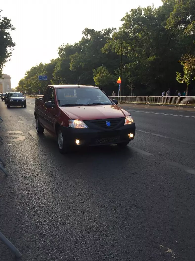 Dacia 50 de ani toate masinile parada058