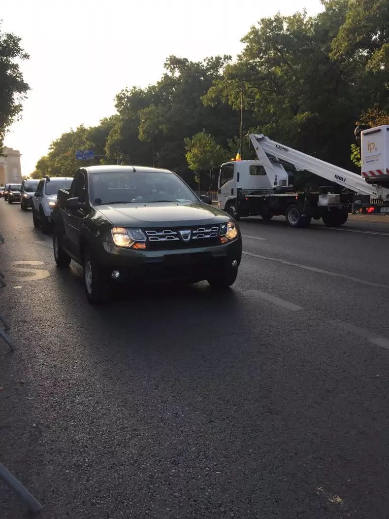 Dacia 50 de ani toate masinile parada061