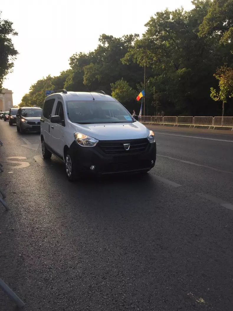Dacia 50 de ani toate masinile parada063