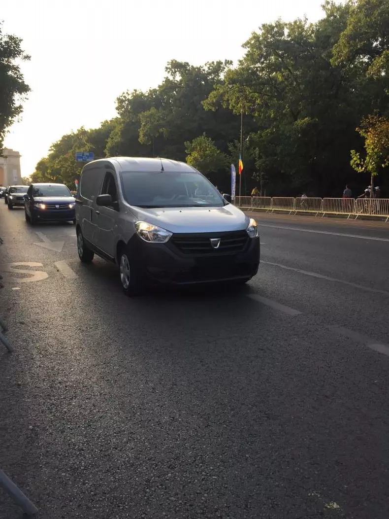Dacia 50 de ani toate masinile parada065